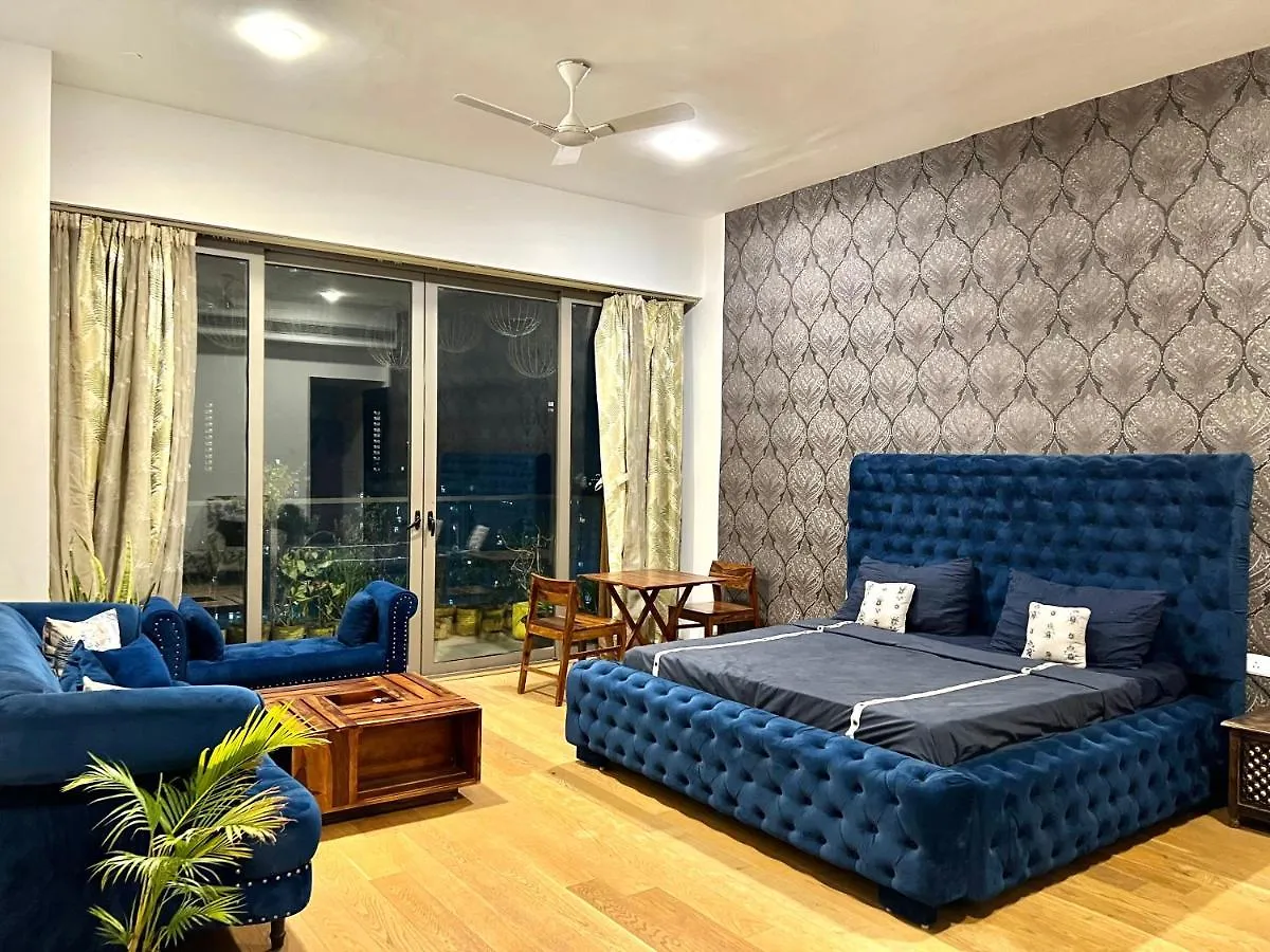 Luxury Master Bedroom With Bathtub N Private Entry Best For Parties Új-Delhi