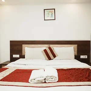 3* 호텔 Peridot Near Igi Delhi Airport